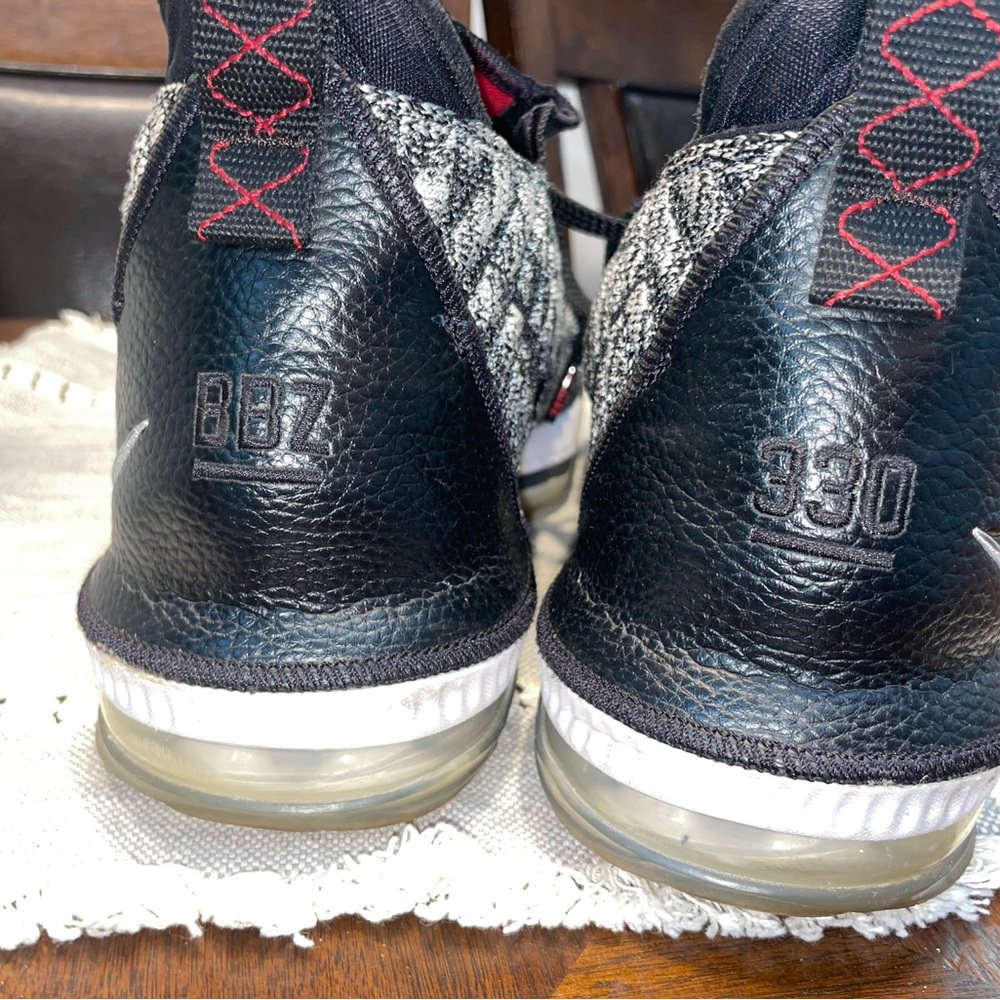 Nike LeBron 16 Low Basketball Shoes Black Grey Size 9.5 - Picture 3 of 5